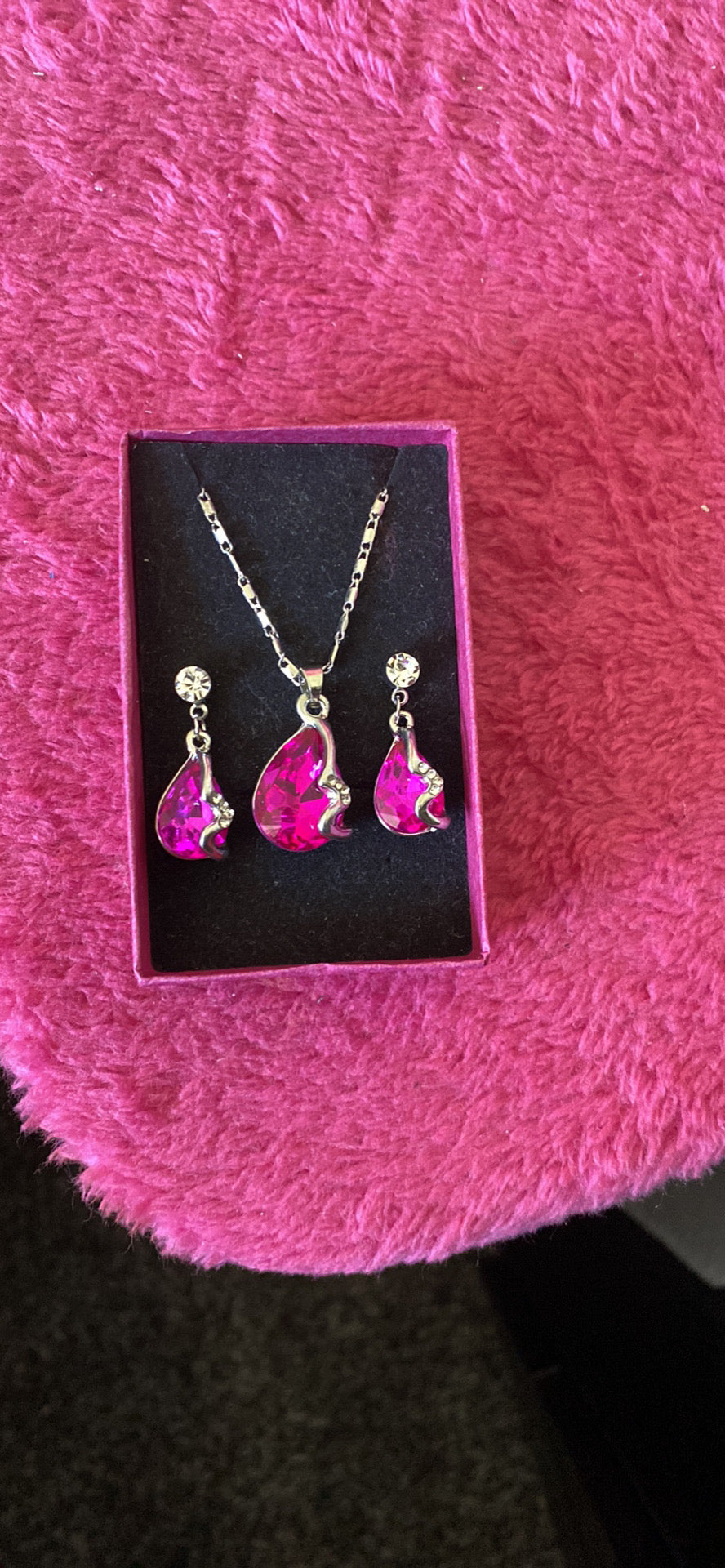 Necklace and earrings set